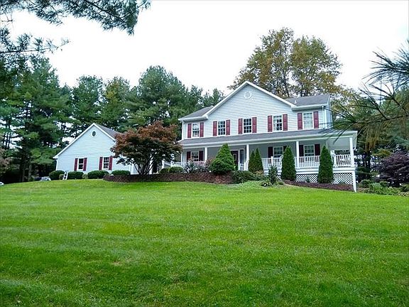 Front Exterior (Summer)