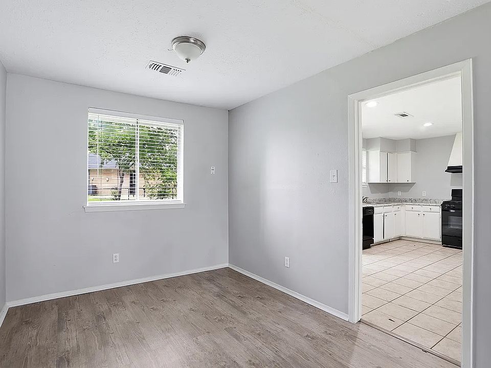 1st image of 3324 Cherry Creek Dr