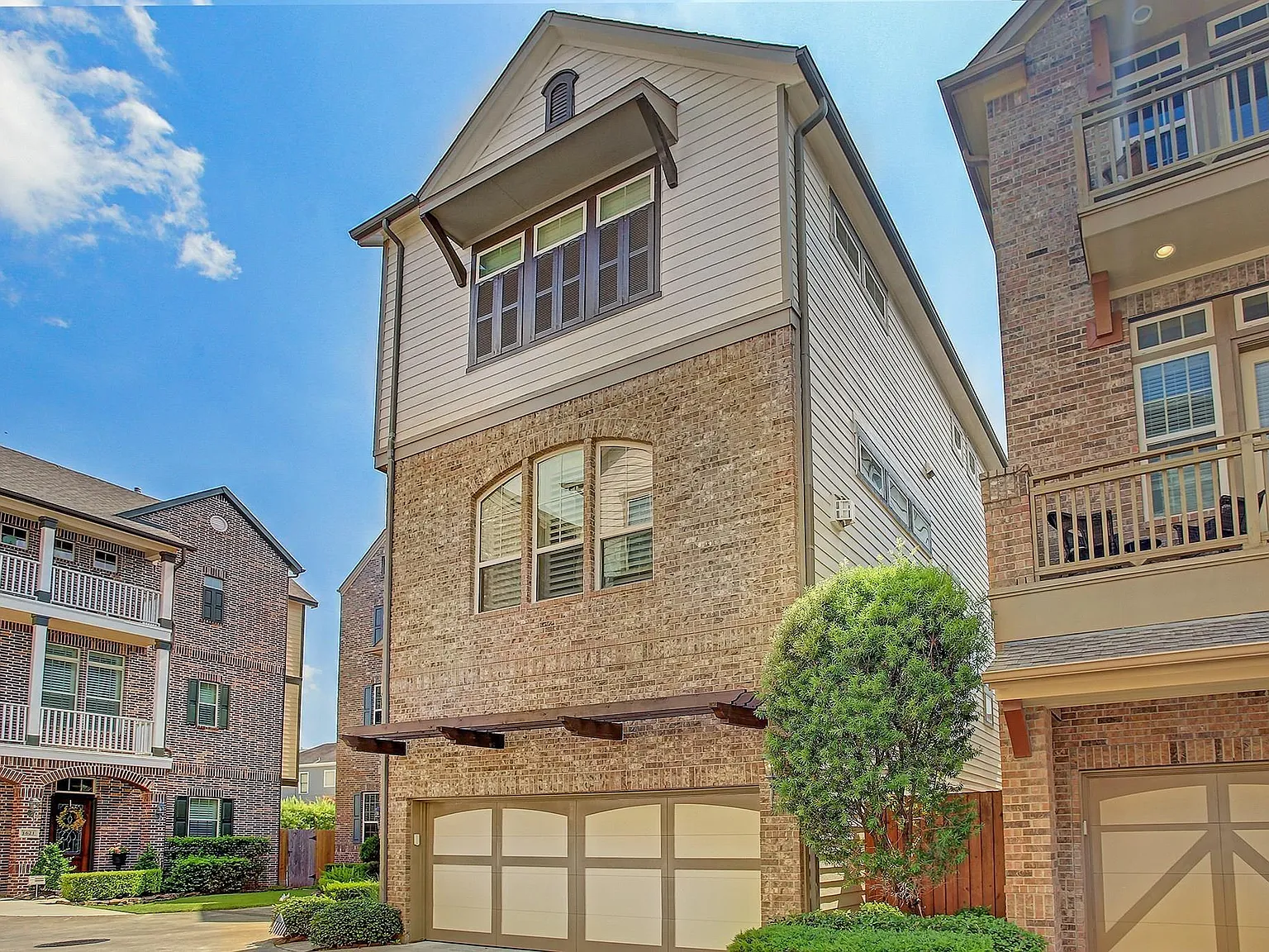 3 bed, 3.5 bath, 2409 sqft, $3,500 — Photo 1