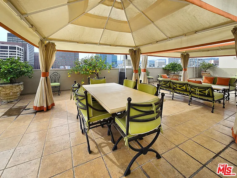 10795 Wilshire Blvd #304 — Photo 42