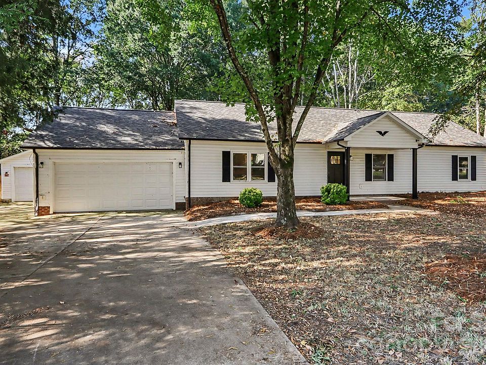 1st image of 3758 Fieldcrest Cir NW