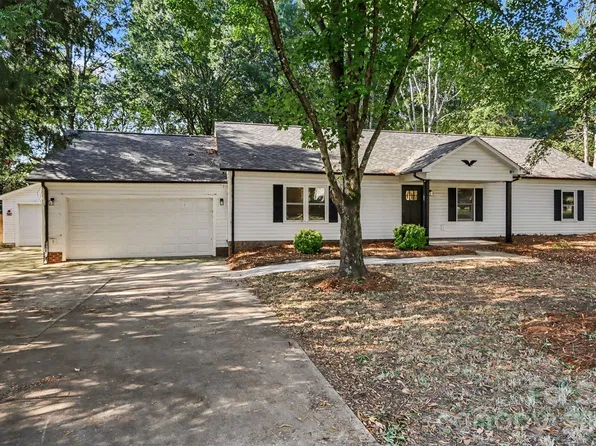 3758 Fieldcrest Cir NW, Concord, NC 28027