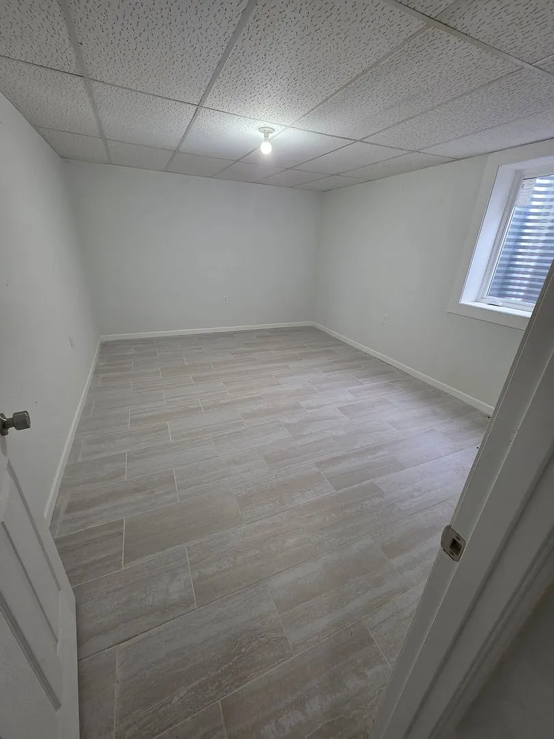 Updated 2 Bedroom — Photo 4