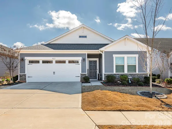9317 Dunwich Dr, Gastonia, NC 28056
