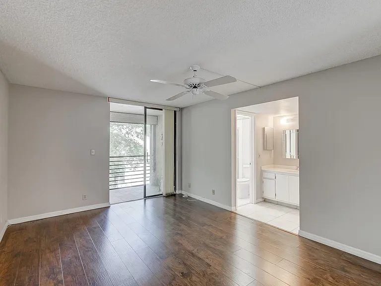 6751 N University Dr #302 — Photo 17