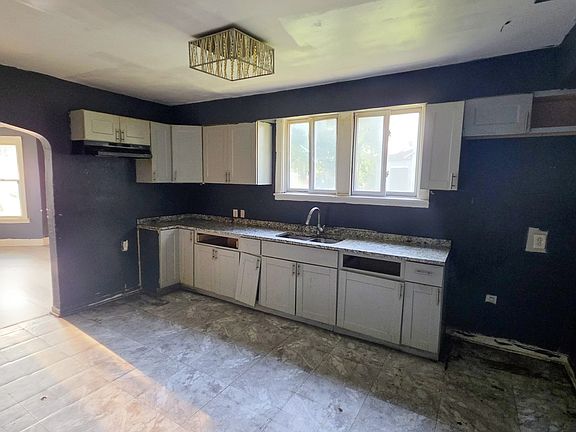 5th image of 11936 S Prairie Ave