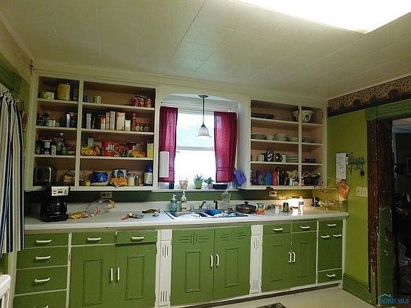 2nd image of 110 E Church St
