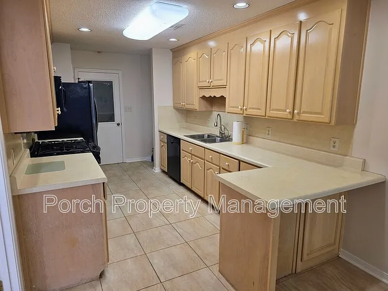 303 Shoreline Dr — Photo 10
