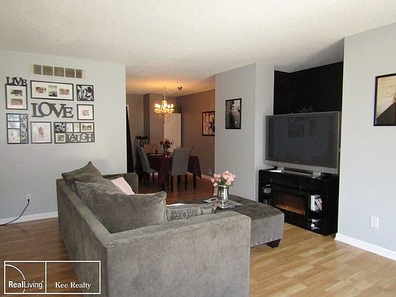 2nd image of 22725 Garfield St #8