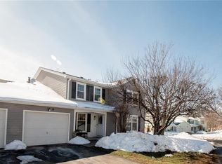 15 Rockhurst Dr, Penfield, NY 14526