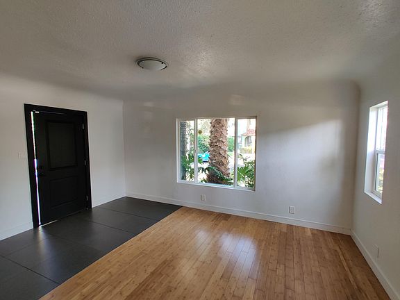 3rd image of 860 N Fuller Ave