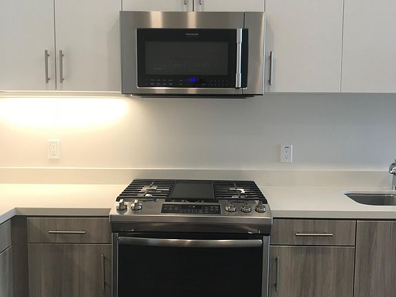 3rd image of 3644 Overland Ave #406