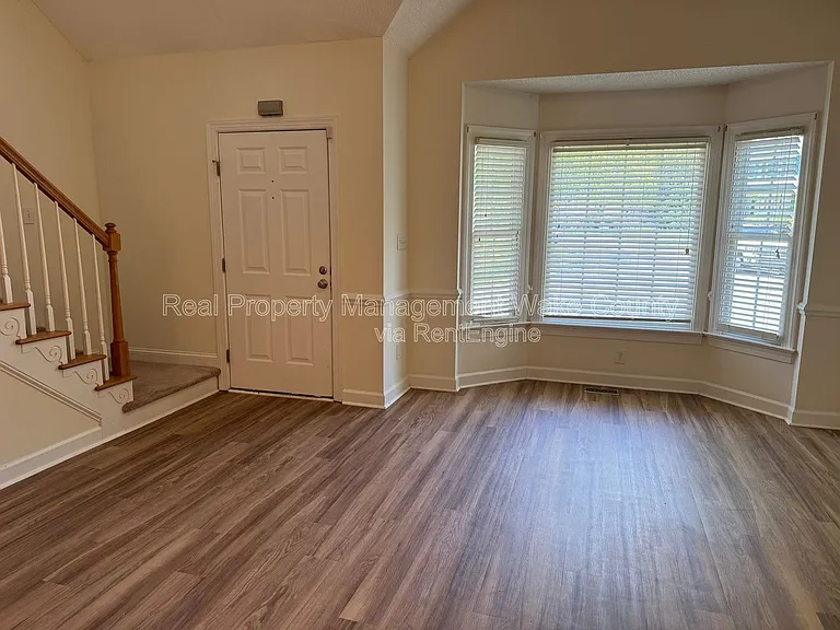 4328 Bartholomew Cir — Photo 4