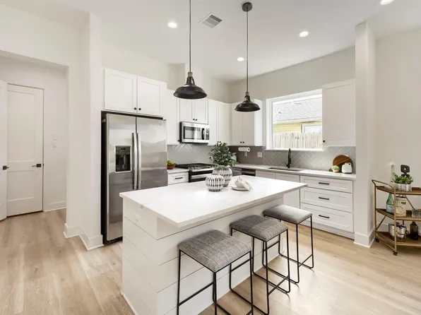 2305 Maury St, Houston, TX 77026