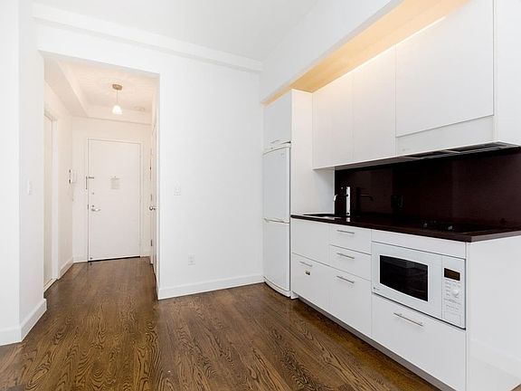 4th image of 212 W 91st St APT 402