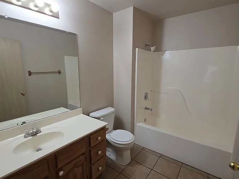 822 N El Paso Ave — Photo 9