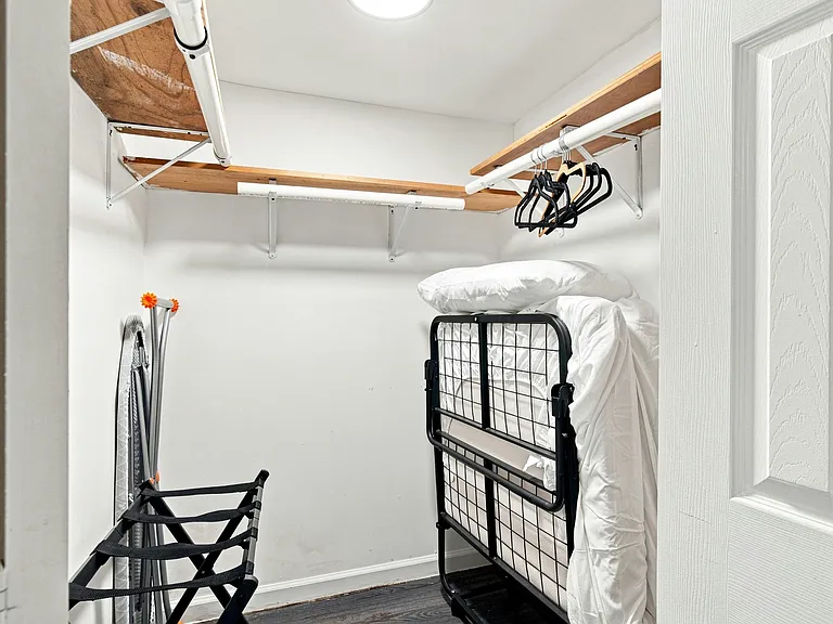 195 Sylvan Ave #1B — Photo 15