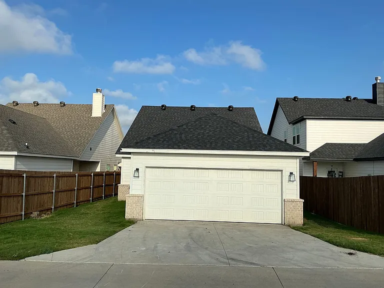 673 The Cottages Dr — Photo 3