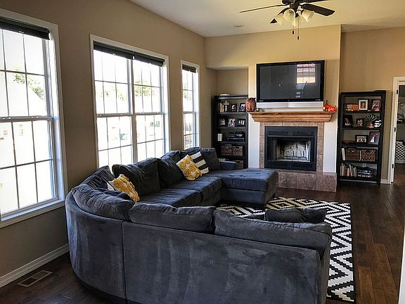 5th image of 111 S Greystone Sq