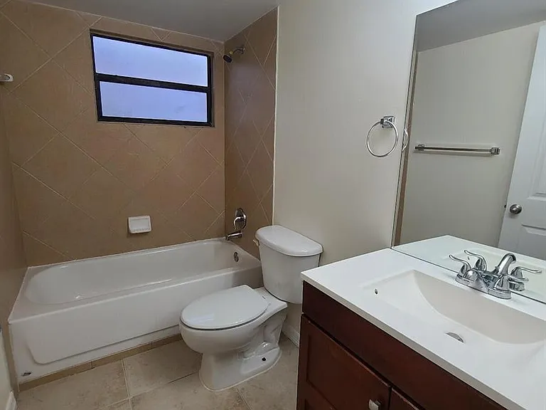 1547 Lake Crystal Dr #A — Photo 9