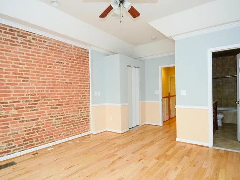 2326 E Fayette St — Photo 12