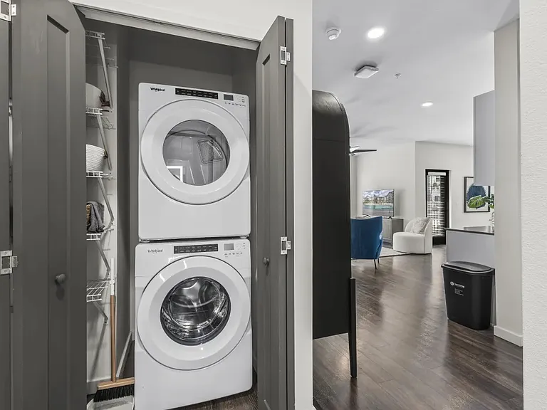 Azalea Luxury Apartments — Photo 15