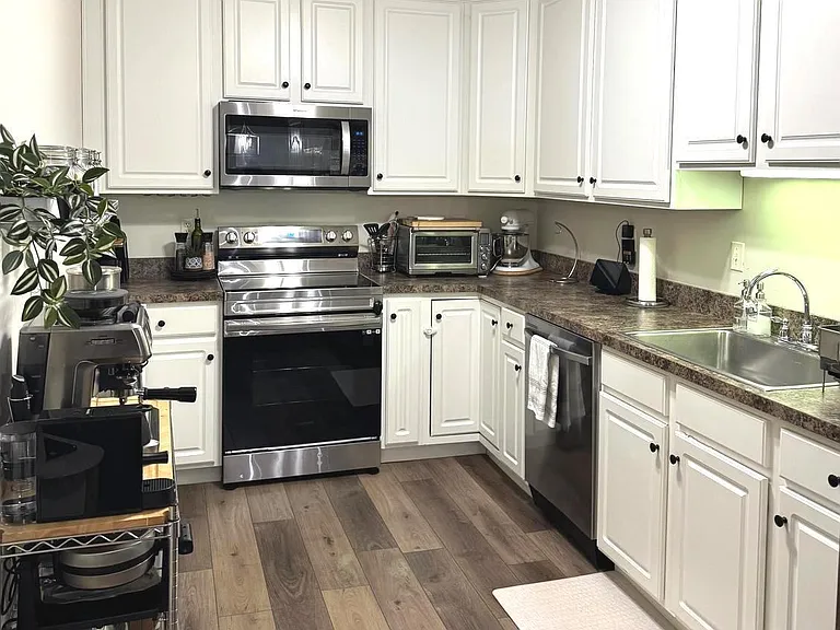 1324 W Chester Pike #203 — Photo 2
