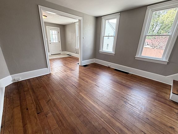 3rd image of 305 N Franklin St