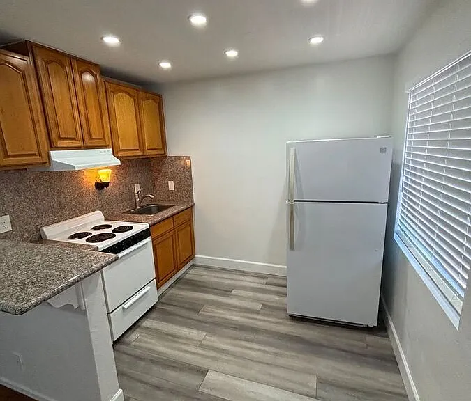 414 Staten Ave #2E — Photo 1