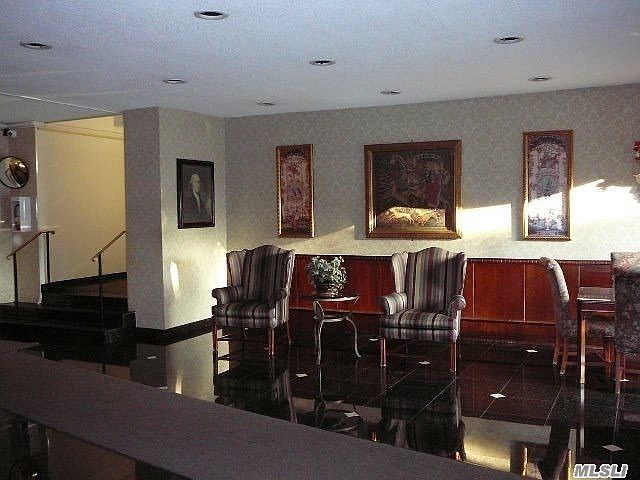 2nd image of 190 Mineola Blvd APT 2E