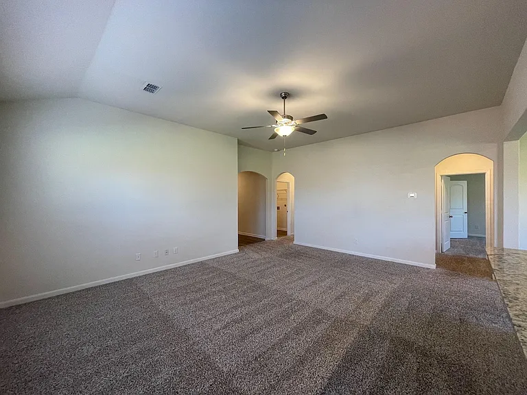 1921 Belmont Ln — Photo 17