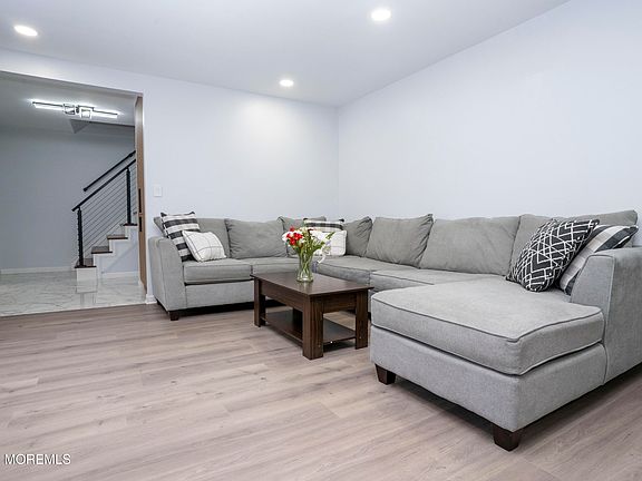 4th image of 29 Maple Street