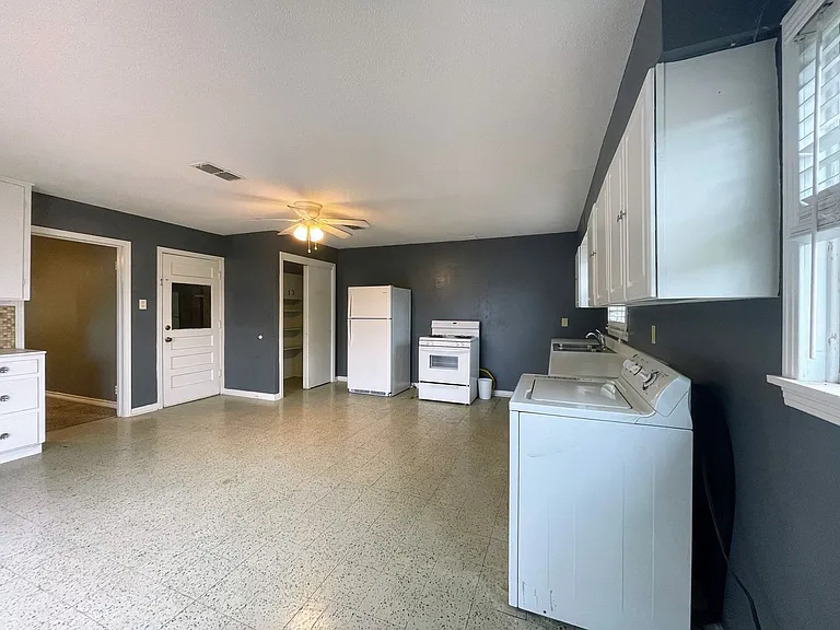 3710 Avenue V — Photo 11