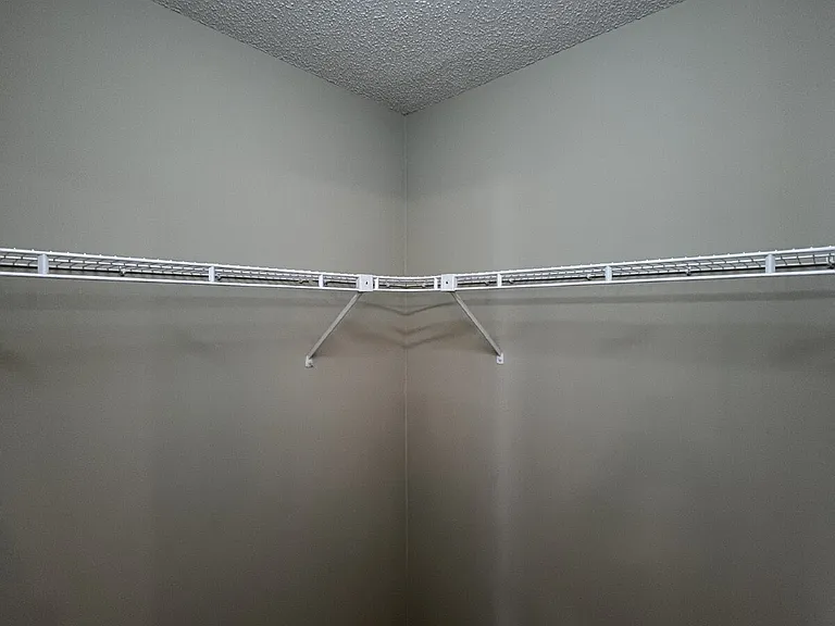3427 Poplar Hl — Photo 33
