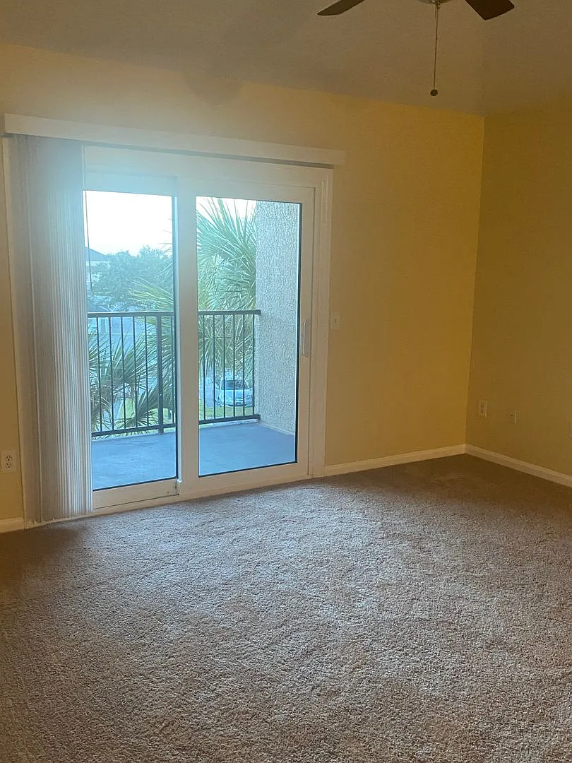 Spacious 1 bedroom, 1 bathroom unit in Courtney Landing — Photo 4