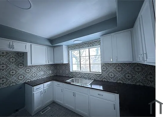 529 Kensington St — Photo 2