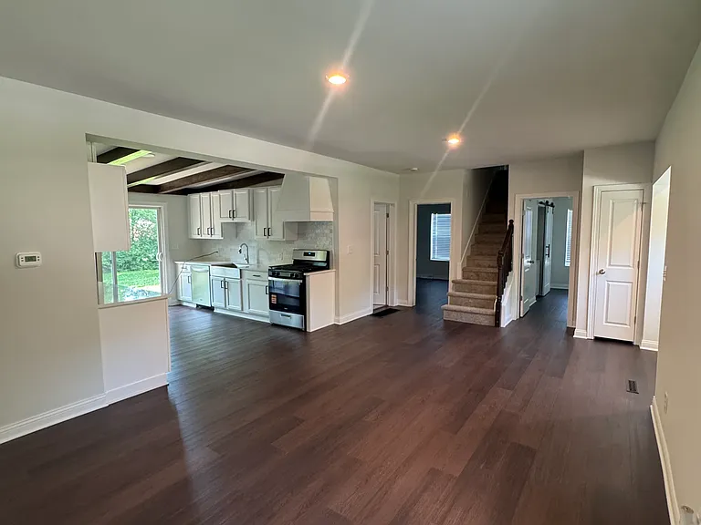 557 West St — Photo 7