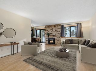 7290 Vista Ct, Eden Prairie, MN 55346