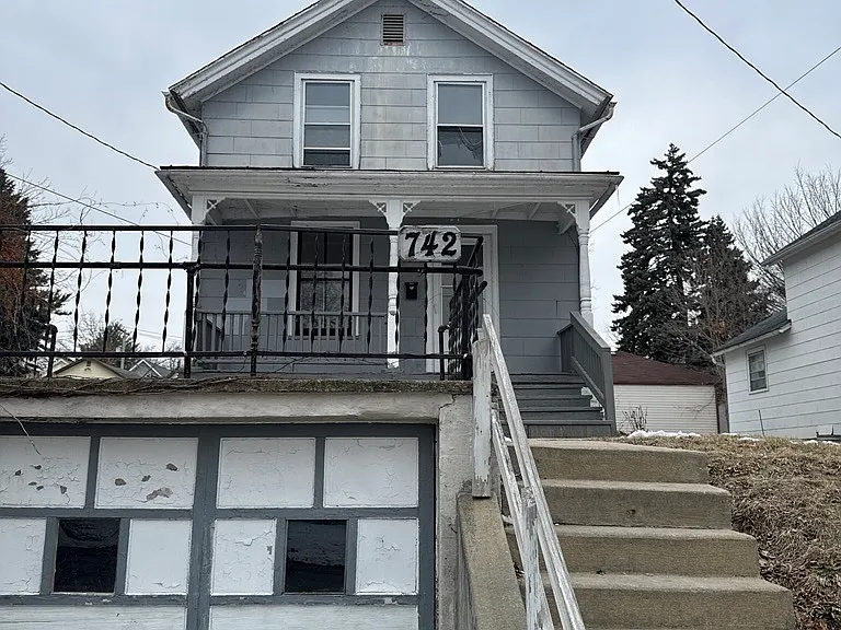 742 W Homer St — Photo 1