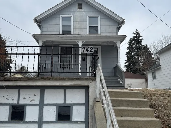 742 W Homer St, Freeport, IL 61032