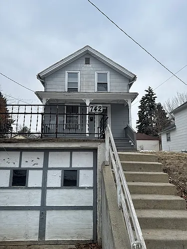 742 W Homer St Photo 1