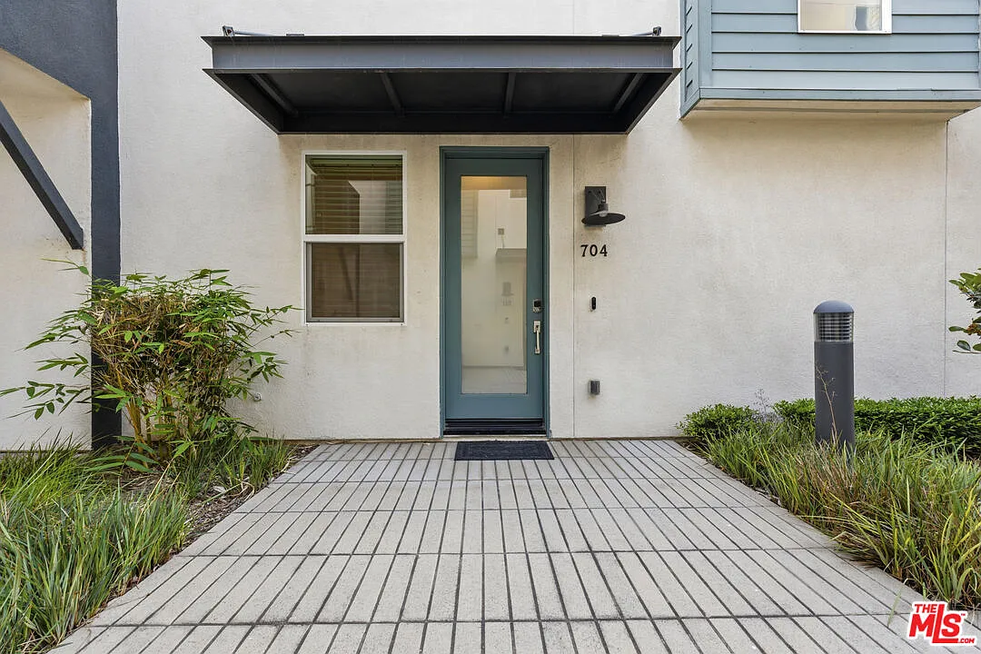 Building Photo - 9942 Artesia Blvd #704