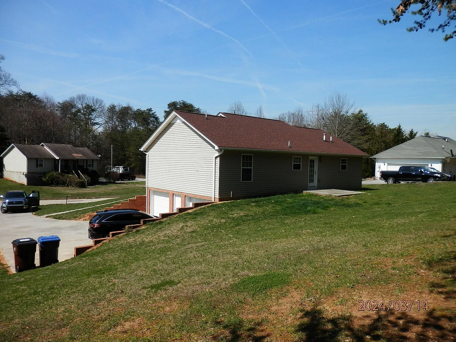 3 bed, 1344 sqft, $2,000 — Photo 3