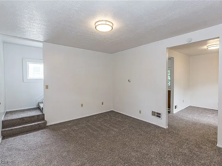 917 Clay St — Photo 5