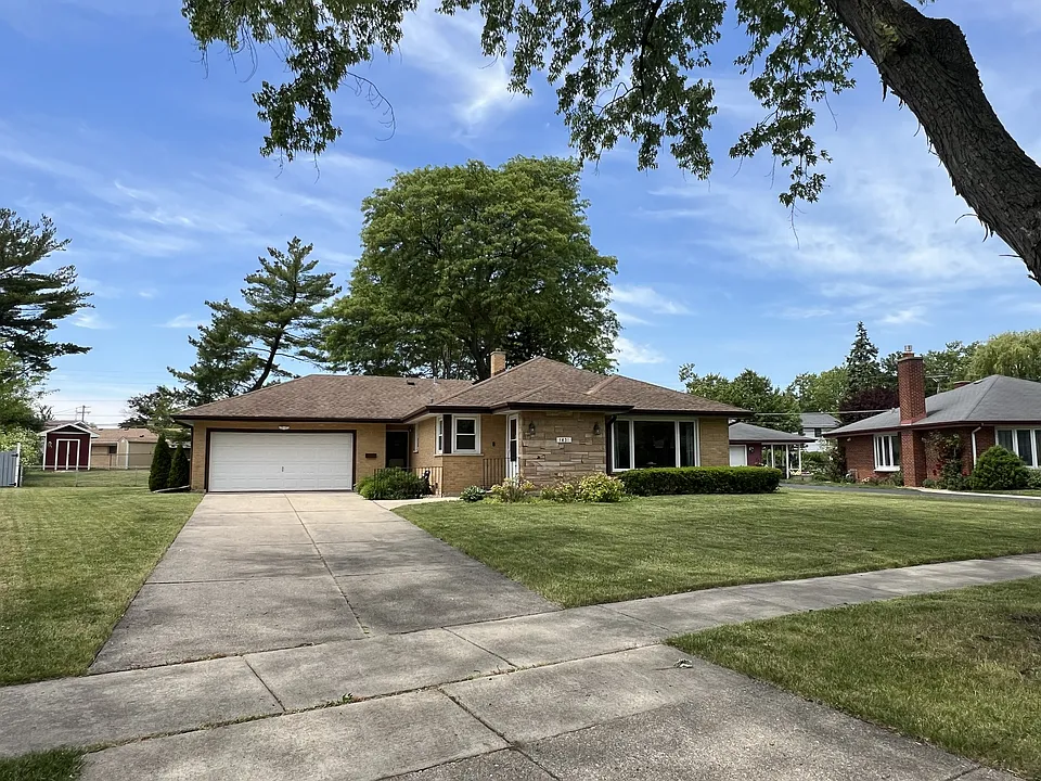 1431 E Emmerson Ln