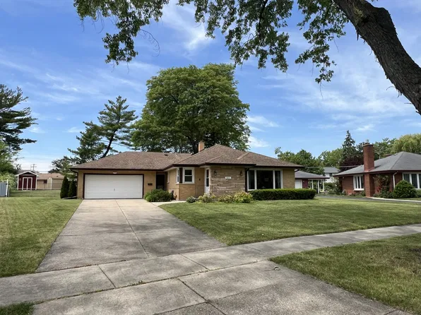 1431 E Emmerson Ln, Mount Prospect, IL 60056