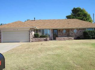 714 N Morgan Rd, Mustang, OK 73064