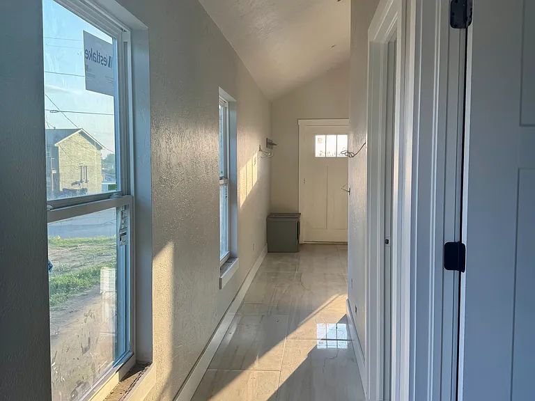 2420 Muzzy St — Photo 10