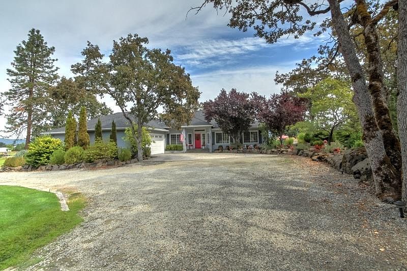 1st image of 221 Sierra Dr