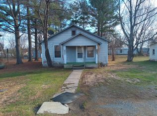 202 10th St, Talihina, OK 74571